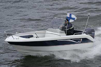 Finnmaster 4900 CLX på trailer stulen från Ödeshög i Östergötland
